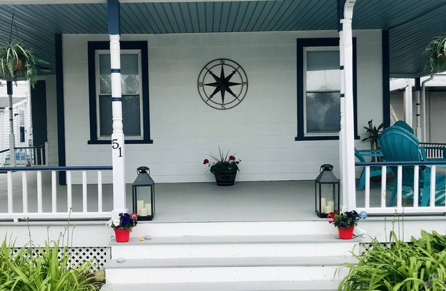 Beautiful 2 bedroom rental, Close walk to the beach!