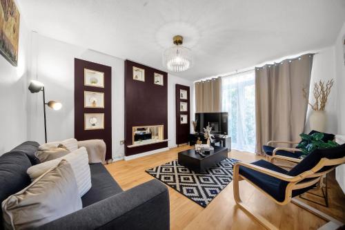Beautiful 2 bedroom, two-storey house with garden, close to city centre
