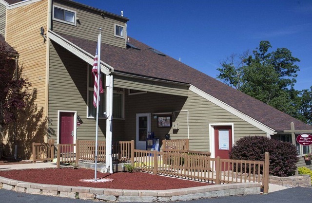 Beautiful 2 bedroom unit at resort, sleeps 6