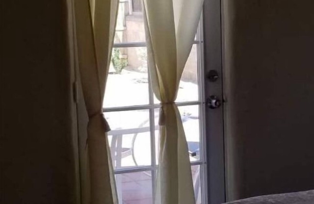 Beautiful 2 Bedroom artistic Home