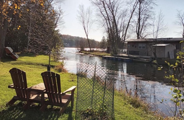 Beautiful 2 Bedroom Waterfront Cottage