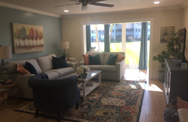 Schöne 2 BR 2 Bath komplett renovierte Wohnung in Ocean Village!