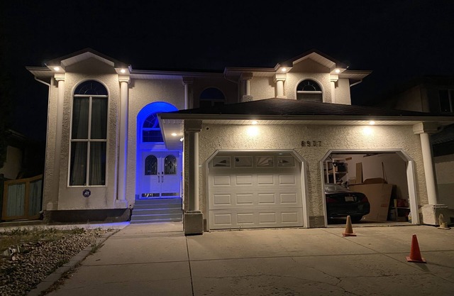 Beautiful 2 story- 2800sq ft Home in North Edmonton