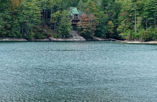 Wunderschönes 2-stöckiges Lake Home mit Dock am Lake Glenville!