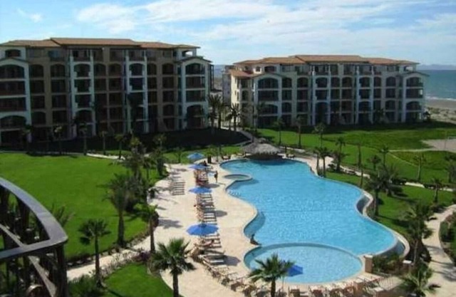 Beautiful 2400 sq foot Condo on beach pickleball community top floor golf course