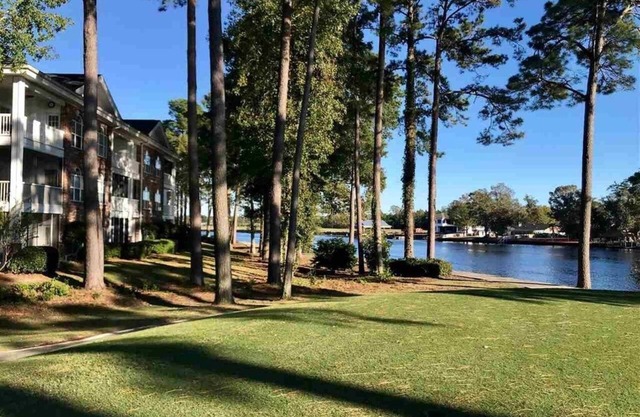 Schöne 2B / 2B Wohnung im Erdgeschoss in Riverwalk von Arrowhead Golfplatz