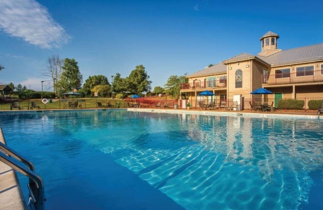 Beautiful 2BD condo in lakefront resort with lots of outdoor onsite activities