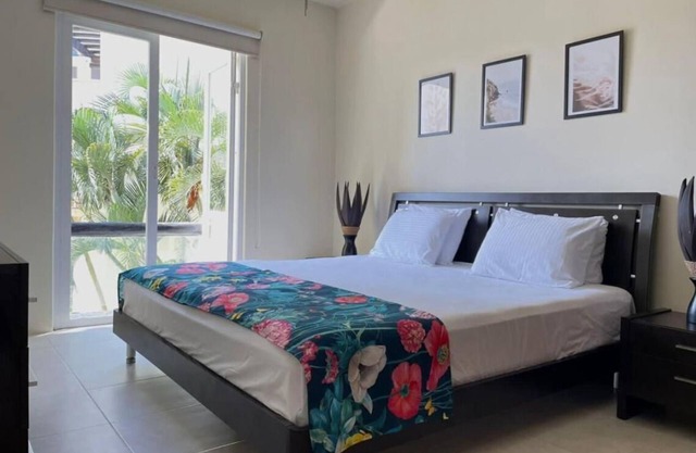 Beautiful 2bed, 2Bath Beach Condo in the heart of Playa del Carmen, Mexico!