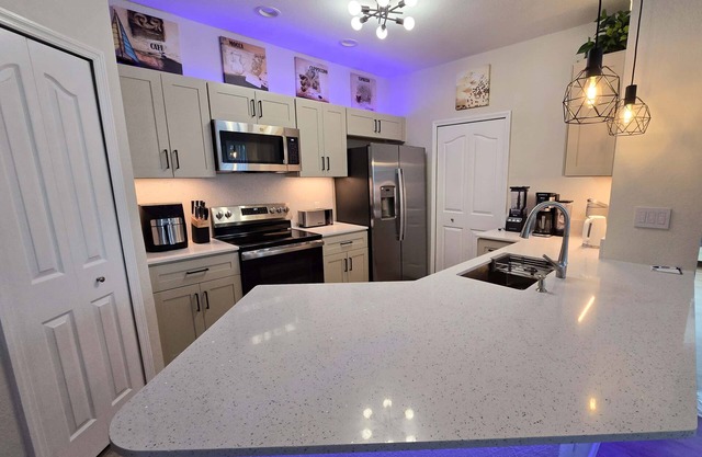 Modern 2BR/2BA 1st Fl Condo in Sarasota, Pet-Friendly, Near UTC, Lido & Siesta