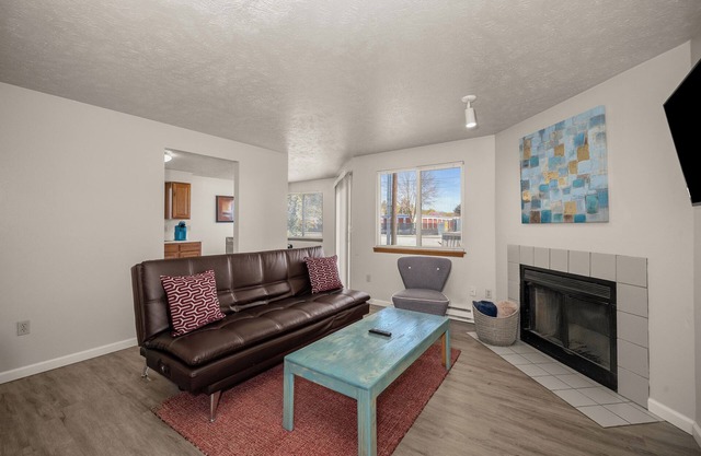 Beautiful 2BR APT 4 ⭑ Workspace ⭑ Keurig ⭑ AC