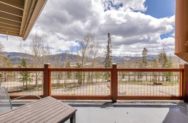 Beautiful 2BR condo located next to hiking trails!