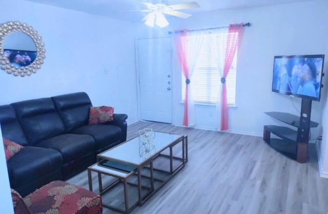 BEAUTIFUL 3/2 APARTMENT AT AN UNBEATABLE PRICE