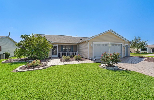 BEAUTIFUL 3/2 Ranch home on a CORNER LOT in the Village of Piedmont