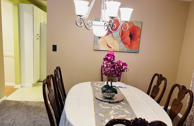 Beautiful 3 Bd entire home, central of Cheektowaga.