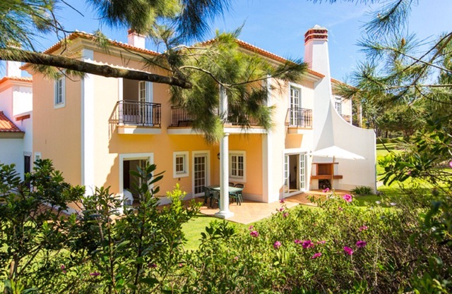 Schönes 3-Zi-Stadthaus im prestigeträchtigen Praia d'El Rey Golf und Beach Resort