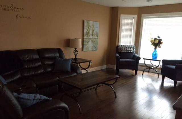 Beautiful 3 bed, 2.5 bath with garage. Ideally located in Regina! STA21-00131