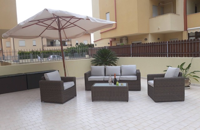 Schöne 3-Bett-Wohnung mit großer privater Terrasse und Garten