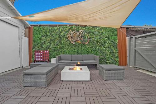 Beautiful 3 Bed Home Near LA & OC with big backyard