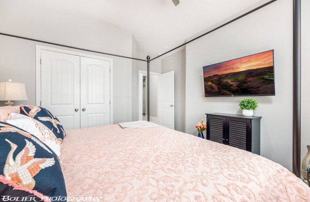 Beautiful 3-bed professionally appointed golf sport & desert recreation getaway.