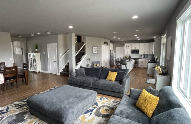 Beautiful 3 bed+den, 3bath huge home on the Spokane River and Centennial Trail