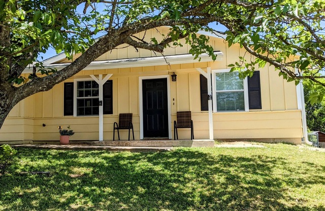 Beautiful 3 Bedroom Home Minutes to Ft Cavazos - Fenced Yard, W/D, Nintendo