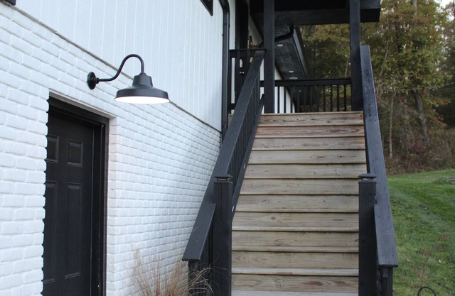 Beautiful 3 bedroom/4 bathroom house near Atwood Lake with stocked pond