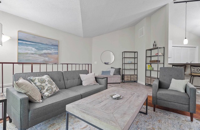 Beautiful 3-bedroom 2 bath condo with high speed WiFi and wooded views!