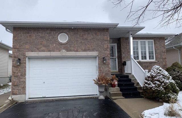 Beautiful 3-Bedroom Bungalow in Downtown Kingston- 5 Minutes from Lake Ontario