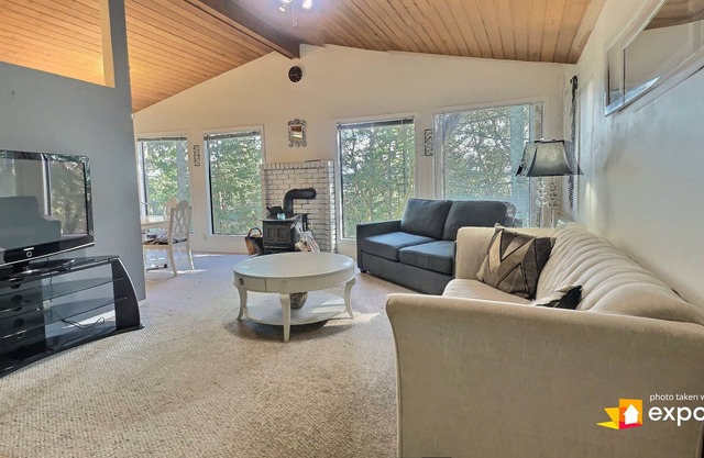 Beautiful 3 Bedroom Cabin in Nature