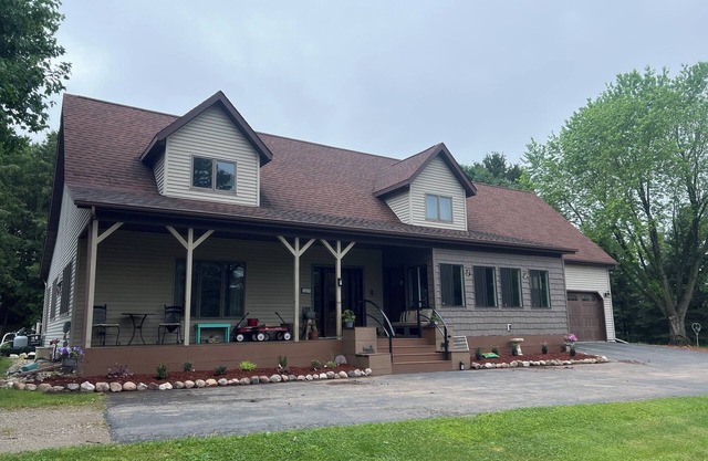 Beautiful 3-bedroom country house with WiFi, AC, pool, 3 miles west of EAA