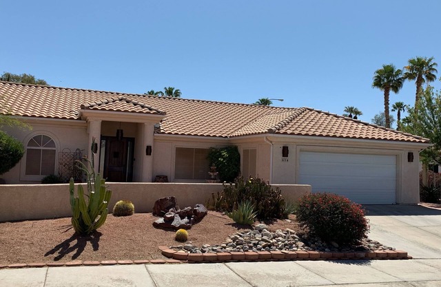 Beautiful 3 Bedroom Desert Retreat - Entire Home with huge covered patio!