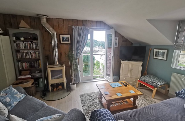 Beautiful 3 bedroom house with estuary view