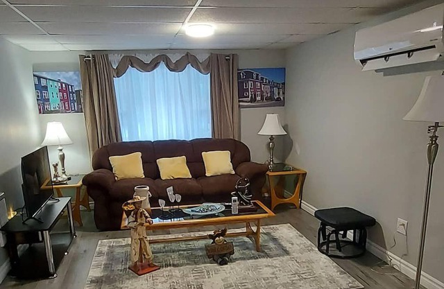 Beautiful 3 Bedroom Home close to beach and hiking trails.