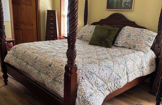 Beautiful 3-bedroom+house in the home of the Green Bay Packers.