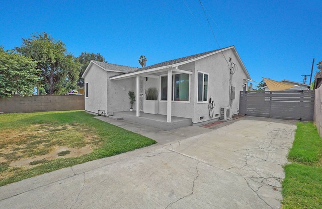 Beautiful 3-bedroom House in El Monte with Big Backyard