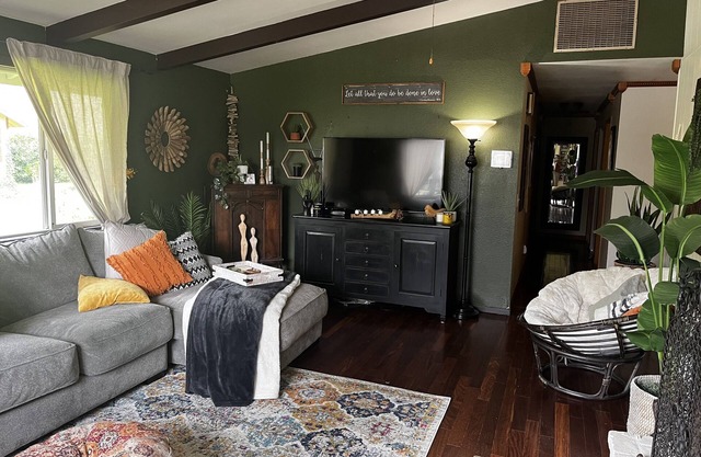 Beautiful 3 bedroom home in one of the nicest neighborhoods in all of Roseburg