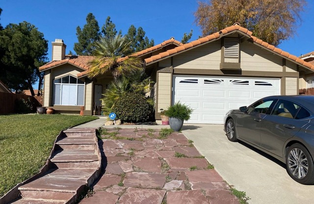 Beautiful 3-bedroom home within 10 miles of the wineries and mall