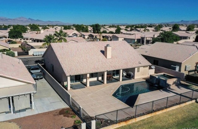 Beautiful 3-bedroom pool home with 6 beds and golf course view. Minutes to river
