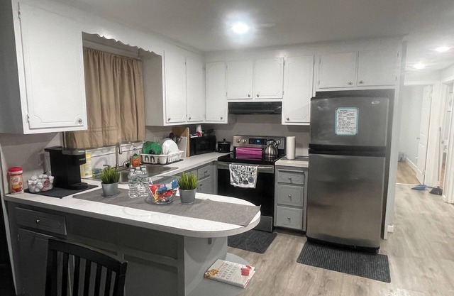 Beautiful 3-bedroom Only Minutes from West Hart, XL Center, Westfarms and More!