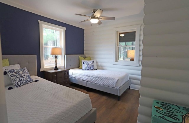 Beautiful 3 Bedroom Home near Lake and Night Life!