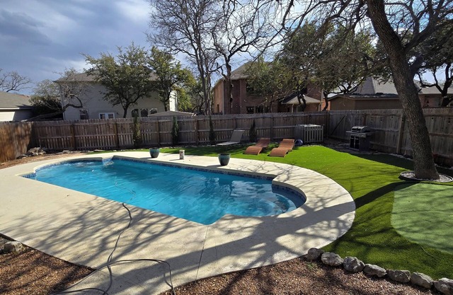 Beautiful 3 bedroom house with private pool, WiFi, San Antonio Rim/Cantera area