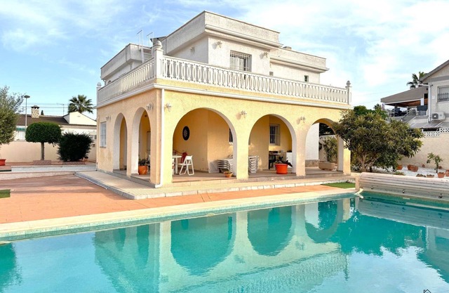 Beautiful 3-bedroom villa with large private pool