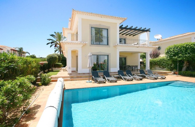 Beautiful 3 Bedroom Villa w/ Amazing Sea Views, Private Heated Pool, WiFi, AC