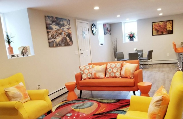 🤗Beautiful 3 BR apt, Fast WiFi & free Parking mins to Shopping Malls!🥳
