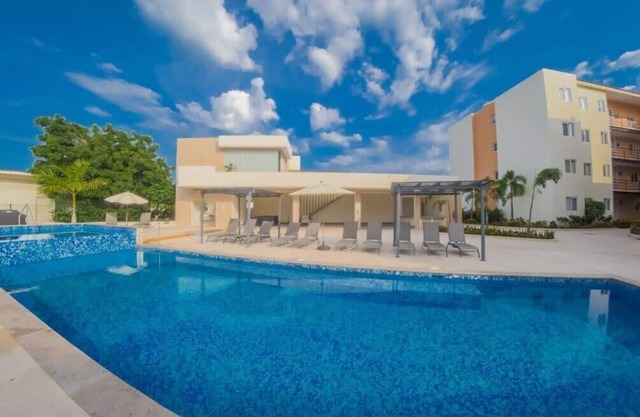 Beautiful 3B/2Ba Spacious Ground Corner Condo!