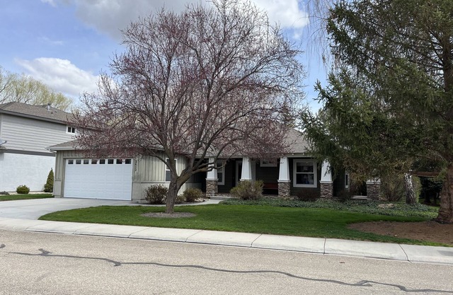 Beautiful 3B/3B home in quiet neighborhood close to Banbury Golf Course