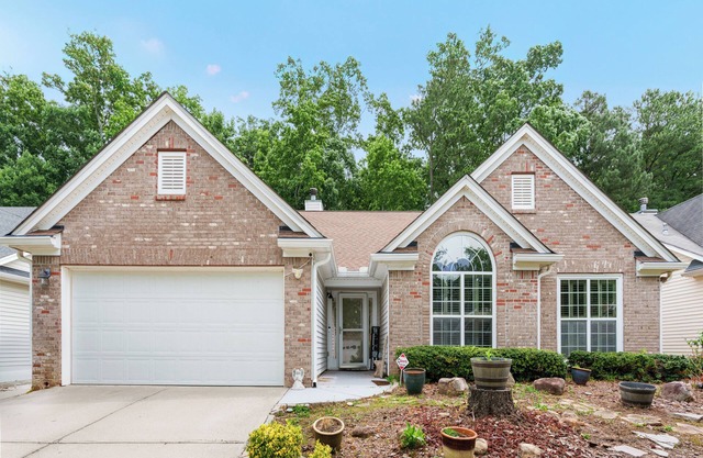 Beautiful 3bd/2ba peaceful home in Lawrenceville with Gym, Office, and Jacuzzi