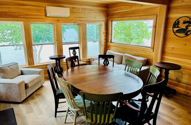 Beautiful 3BR Lakefront Cottage @ Jenkins Beach #2