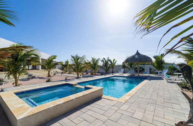 Beautiful 3BR2.5BA Home w/Pool Close 2 Baby Beach