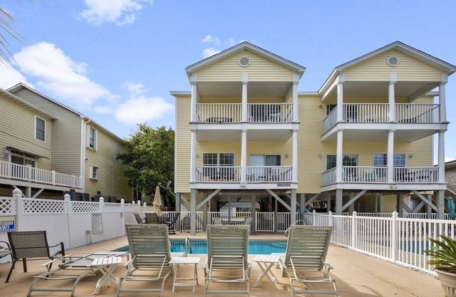 Beautiful 3rd row ocean view home with private pool. Walk to ocean, food, bars.